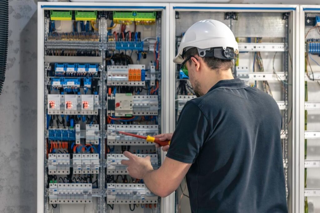 Top 10 Benefits of Electrical Panel Builders in Jaipur